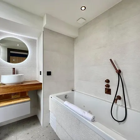 Sea And Mountain Views From Your Rooftop ! Appartement
