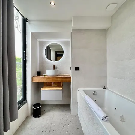 Sea And Mountain Views From Your Rooftop ! Appartement *